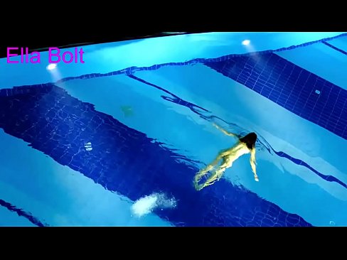 ❤️ నేను చూడటం ఆపలేను, ELLA BOLT రిసార్ట్ పూల్‌లో నగ్నంగా ఈత కొడుతూ దొరికిన యువ అందగత్తె ❤️❌ పోర్న్ వీడియో మా వద్ద ❌️❤